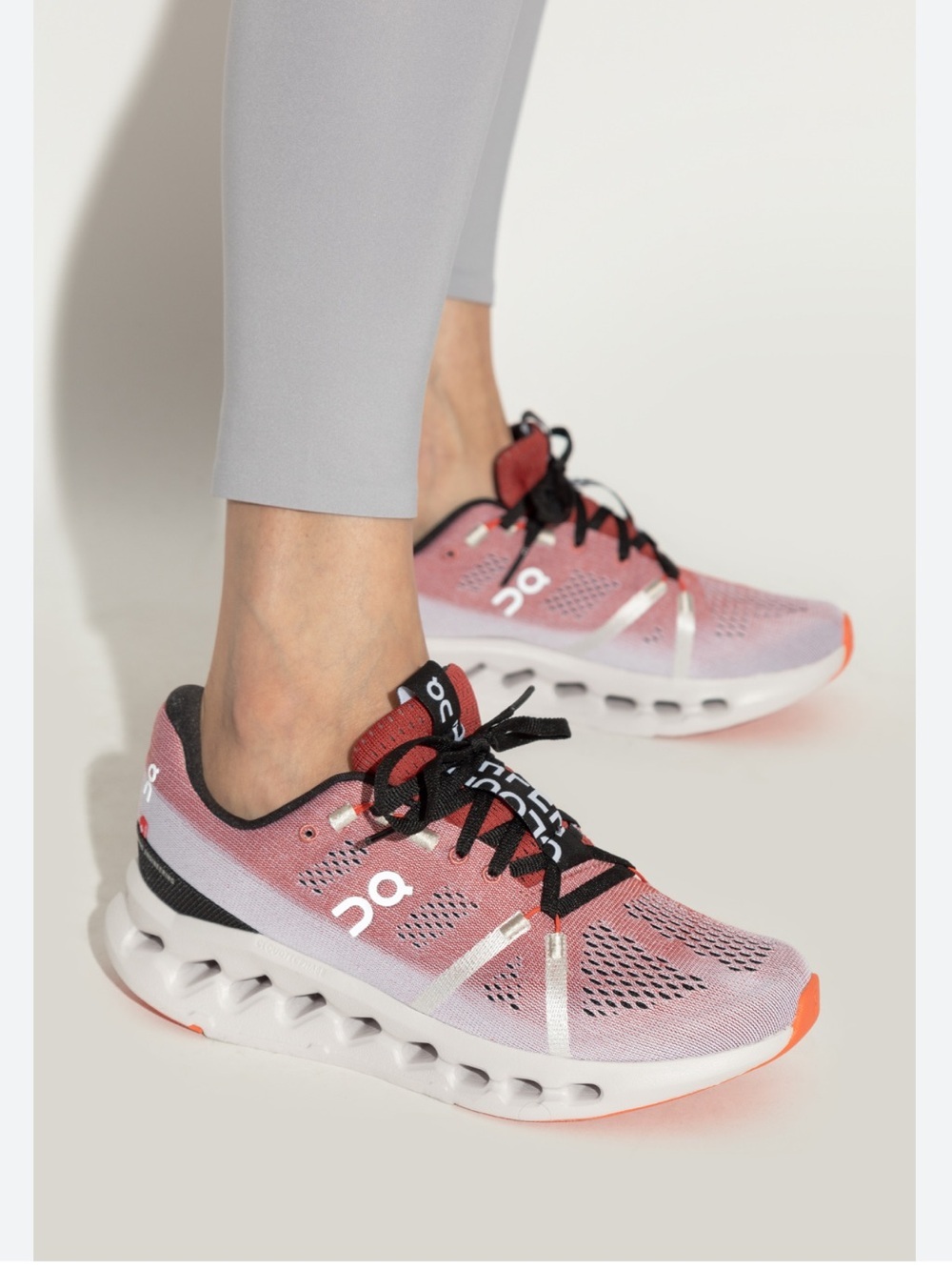 On running cloudsurfer Women size 9.5 Pink & White Cloudtec Running Shoes